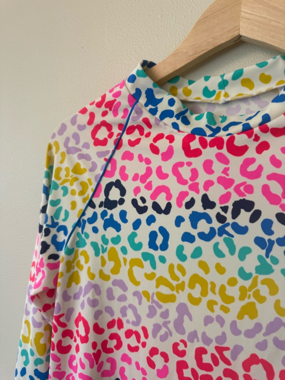 Mini Boden Rainbow Leopard Rash Guard UPF 40+ Long Sleeve Girls XL 14-16 - Picture 4 of 7